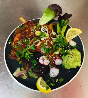 Chili sin carne and guacamole at Le Caboulot de la Serendipite in Nimes