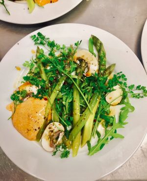 Asparagus, tomato vinegar sauce, smoked paprika espuma at Le Caboulot de la Serendipite in Nimes