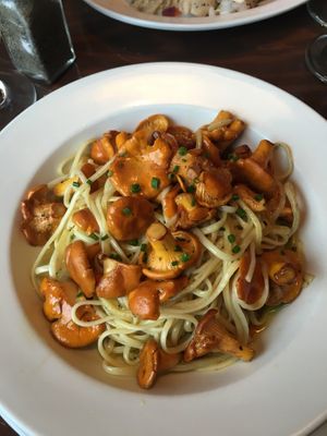 Linguine con chanterelles  at La Vieille Usine in Perce