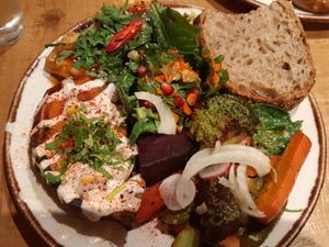 Vegan combo plate with tons of roasted veggies and greens and crunchy tofu as protein at Honest Greens - Hortaleza in Madrid