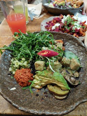 Herb tofu with wild Mediterranean side dish at Honest Greens - Hortaleza in Madrid