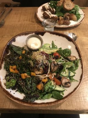 Salad with vegan aioli and avocado  at Honest Greens - Hortaleza in Madrid