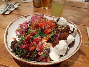 Vegan platter 2. Latin lover + falafel + roots&caviar lentils (my choice) at Honest Greens - Hortaleza in Madrid