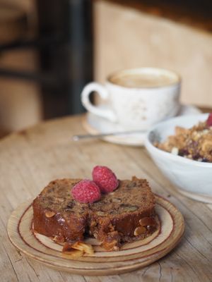 Vegan banana bread  at Honest Greens - Hortaleza in Madrid