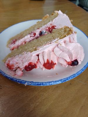 Vegan Berry cake at Socola in Murcia