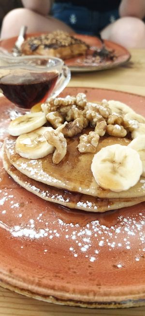 Tortitas de plátano, nueces y sirope de Arce at Socola in Murcia