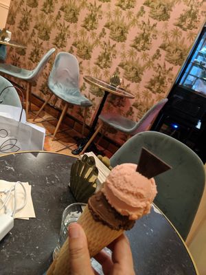 Cono de naranja sanguina y chocolate at Bombon in Madrid