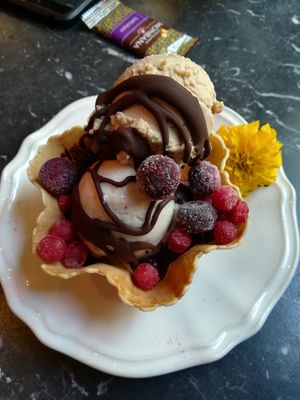helado de stracchacoco & avellana at Bombon in Madrid