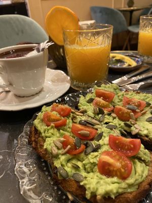 Tostadas: Aguacate at Bombon in Madrid