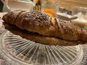Croissant con Nutella casera (homemade spread) at Bombon in Madrid