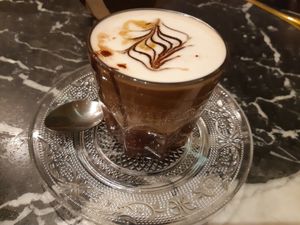 Coffee + hot chocolate aka. Willy Wonka at Bombon in Madrid