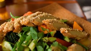 vegan duck with peanut sauce at Mom's Creation - Friedrichshain in Berlin