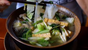 pho with tofu, broccoli, cabbage, and mushrooms at Mom's Creation - Friedrichshain in Berlin