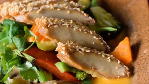 vegan duck with peanut sauce at Mom's Creation - Friedrichshain in Berlin