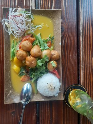 Mango Curry mit "Hänchen"Bällchen at Mom's Creation - Friedrichshain in Berlin