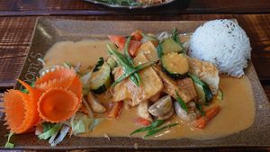 Fried Tofu / Seiten and vegetables in peanut sauce at Mom's Creation - Friedrichshain in Berlin