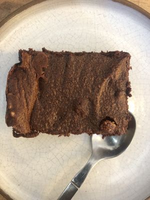 Brownie with chestnut flower and fresh regional walnuts, dark chocolate rich👌🏼 at Okivi in Les Eyzies-de-tayac-sireuil