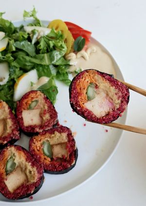 Beet quinoa hummus Kimbap - close-up at Vegan - Jahamoon in Seoul