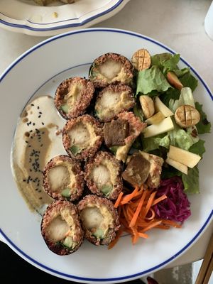 Quinoa kimbap  at Vegan - Jahamoon in Seoul