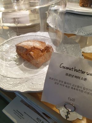 coconut butter scone at Veganique in Seoul