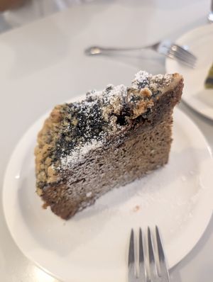 Earl grey tea crumble cake at Veganique in Seoul