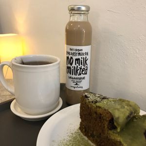 No milk milk tea and tea and cake at Veganique in Seoul