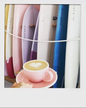 Cappucino mit hafermilch  at Coffee & Waves in Lagos