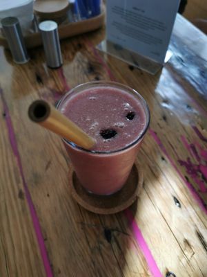 Alhoa smoothie at Coffee & Waves in Lagos