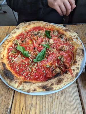 Marinara pizza at Arte Bianca in Aljezur