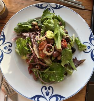 green salad with avocado and tomatoes   at Arte Bianca in Aljezur