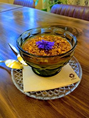 Arroz dulce con mermelada de melocotón y nueces caramelizadas at Fonzo in Malaga