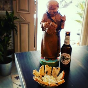 Tatziki con pan mediterráneo at Fonzo in Malaga