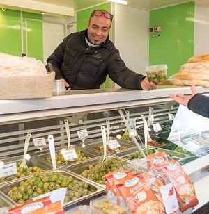 Olijven en tapanades kraam at Assen Farmer's Market in Assen