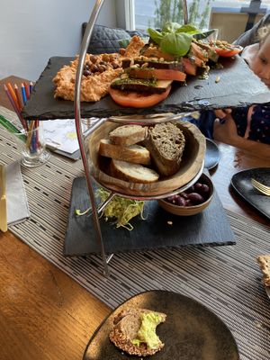 Vegane Vorspeisen Platte  at Goldkind in Mayrhofen