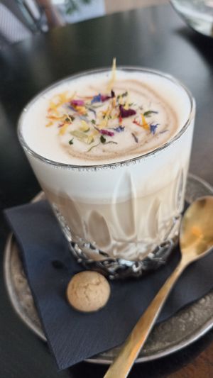 Chai Latte mit Haferdrink at Goldkind in Mayrhofen