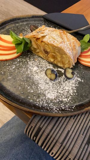 Apfelstrudel (vegan) at Goldkind in Mayrhofen