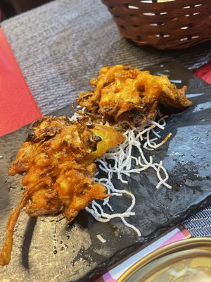 Onion barges unreal   at Sherpa in Alicante