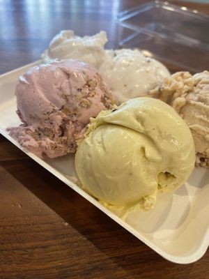 Vegan strawberry crunch (L); Ba’Nilla Puddin (R) #Veganuary at Clementine's Naughty & Nice Creamery in Clayton