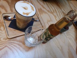 Kombucha and coffe at LEO Pancakes in Leuven