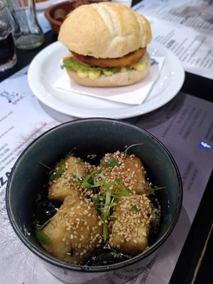 Vegan katsu burger en vegan agedashi tofu at Goed Proeven in Arnhem