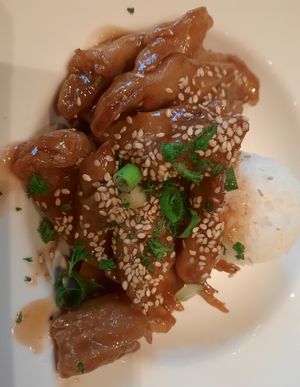 Vegan sesame 'chicken' at Goed Proeven in Arnhem