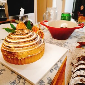 레몬머랭 홀케이크!!! 진짜 한판 혼자 다 먹을수 있어오 at Nammi Plant Lab in Seoul