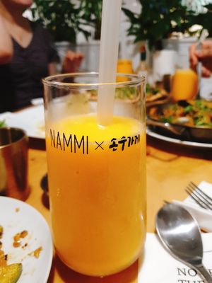 Madarine smoothies at Nammi Plant Lab in Seoul