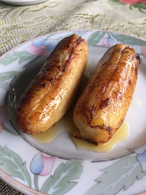 Something for vegetarians. Friend banana with honey  at Sun's Rays in Nyaungshwe