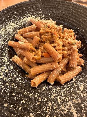 Rigatoni di farro con ragù di soia e verdurine in salsa teriyaki at Il Caminetto in Transacqua