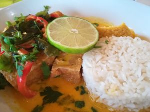 Tofu frit, sauce coco, algues... ? Je ne sais plus le nom du plat mais c'était délicieux ! at Casa Brasil in Palavas-les-flots