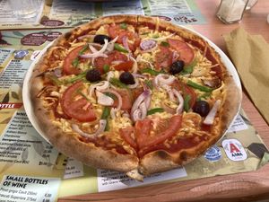 Vegan pizza at Su e Giu in Naxos