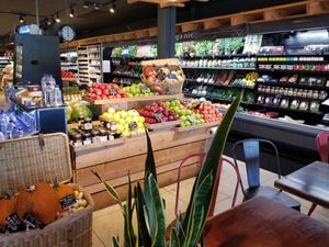 Many good vegan & vegetarian options at Living Green Fresh Market in Pompano Beach