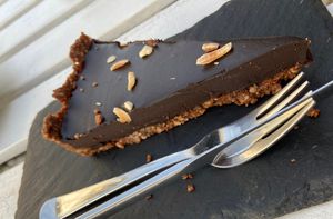 Tarte de chocolate 💯‼️  at Leaves Cafe in Cotovia
