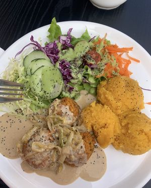   at Leaves Cafe in Cotovia